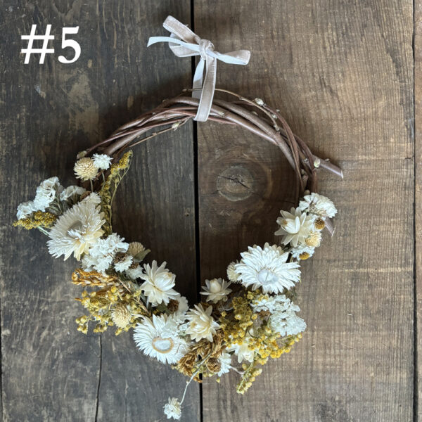 #5 dried wreath white strawflower gold