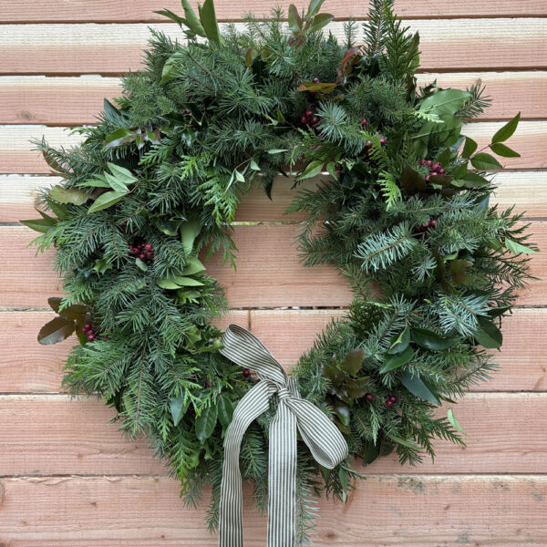 Fresh Festive Wreath 24" - Image 2